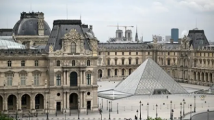 Cảnh sát Pháp bắt nghi phạm vụ trộm tại Bảo tàng Louvre